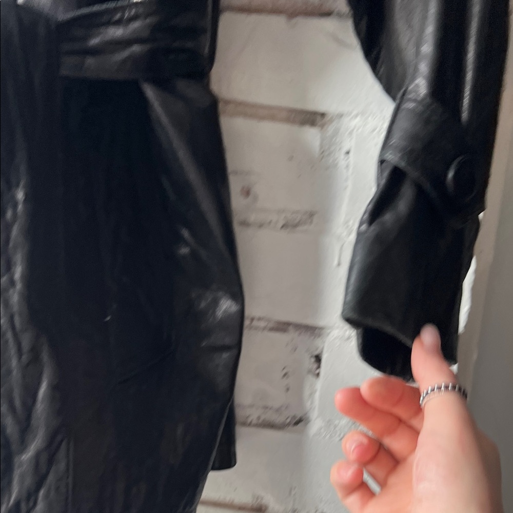 Vintage Black Leather Belted short trench Coat lightweight leather coat - Picture 8 of 16